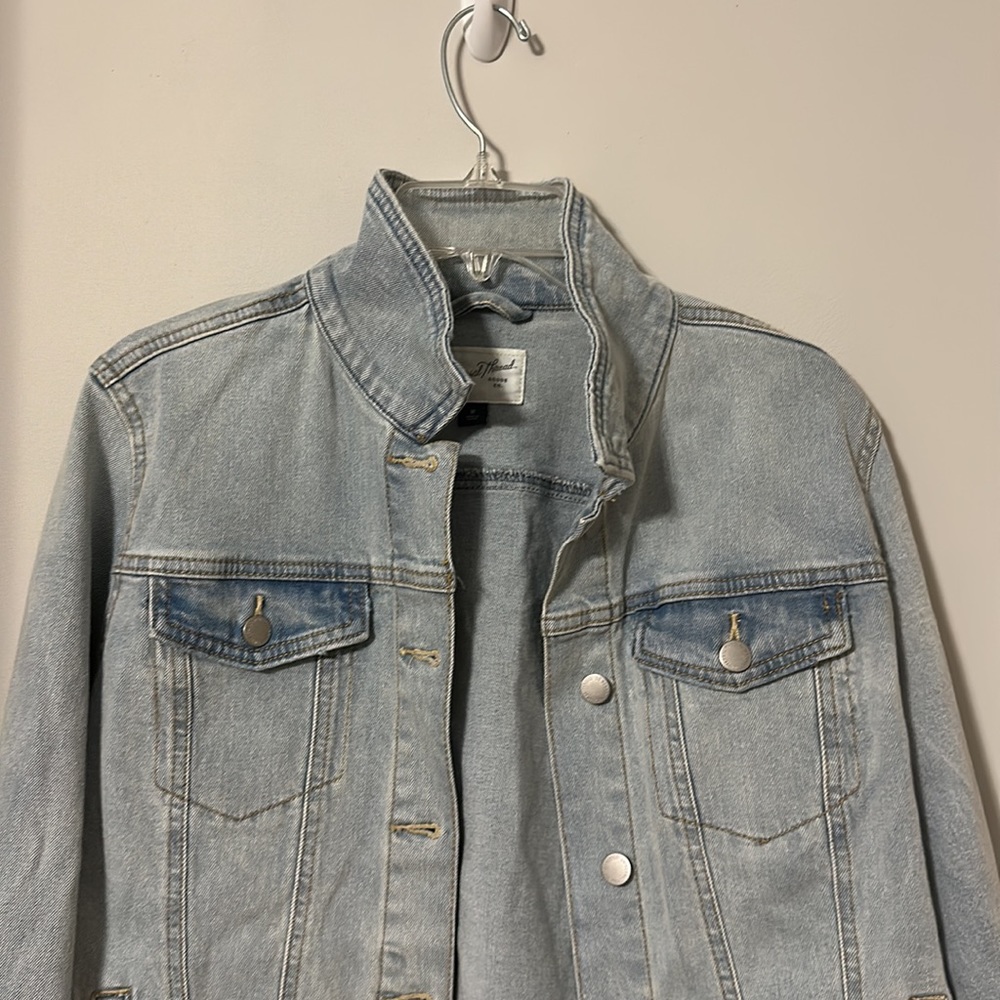 Universal Threads Jean Jacket - Picture 2 of 3